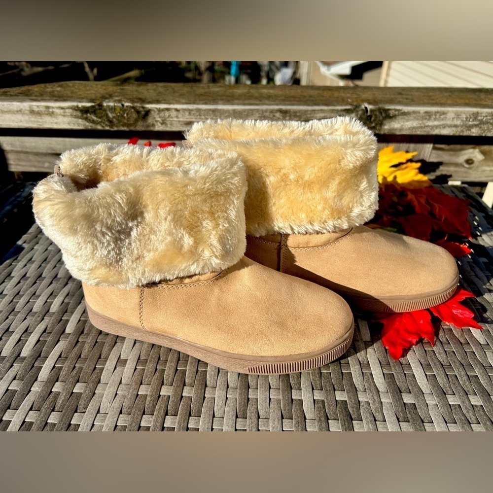 Cat & Jack Girls Beige Cream Fur Cuffed Ankle Boots NWOT! - Picture 2 of 6